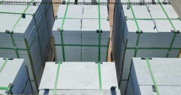 驻马店 芝麻白花岗岩5公分地铺石 花岗岩厂家工厂装车日常