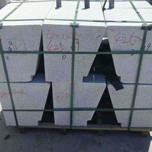 驻马店 芝麻白异形坐凳，石凳