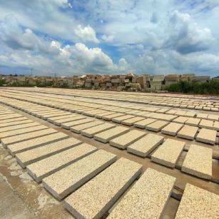 驻马店 黄金麻花岗岩荔枝面地铺石防护中