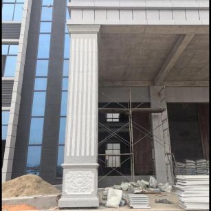 驻马店 芝麻白光面花岗岩门楼大柱（罗马柱）配雕花底座