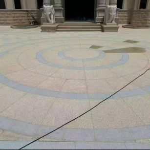 驻马店 黄金麻芝麻灰花岗岩石材地铺拼接效果