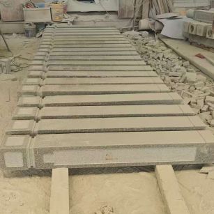 驻马店 芝麻白异形加工雕刻-栏杆大柱，方柱