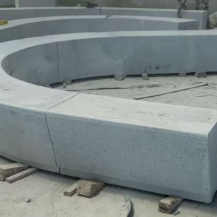 驻马店 芝麻白花岗岩光面弧形坐凳