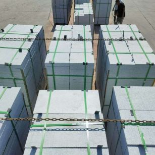 驻马店 芝麻白花岗岩5公分地铺石 花岗岩厂家工厂装车日常