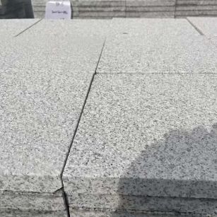 驻马店 白麻花岗岩石材推荐 荔枝面地铺石