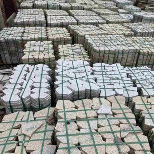 驻马店 黄金麻白麻花岗岩荔枝面地铺石(冰裂纹)