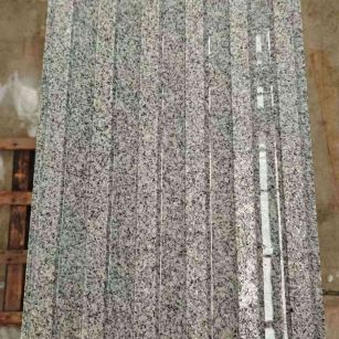 驻马店 芝麻白花岗岩荔枝面雕刻盲道，盲条