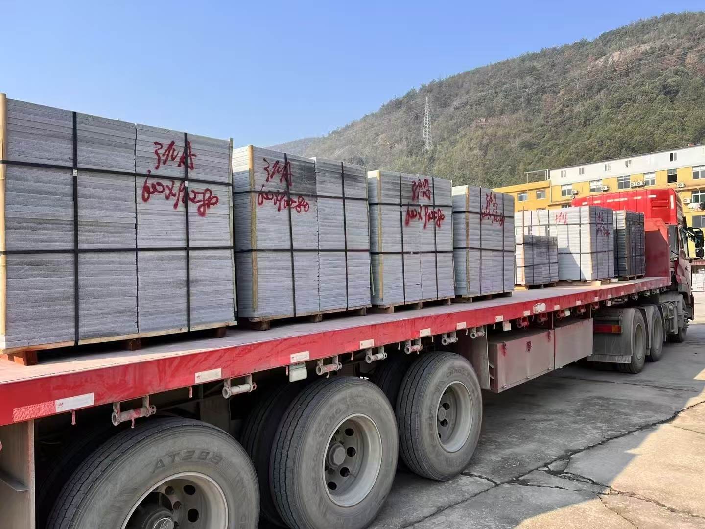 驻马店 芝麻灰地铺石出货日常