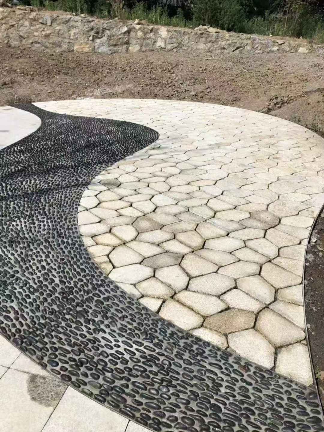 驻马店 黄金麻冰裂纹地铺石工地铺装案例