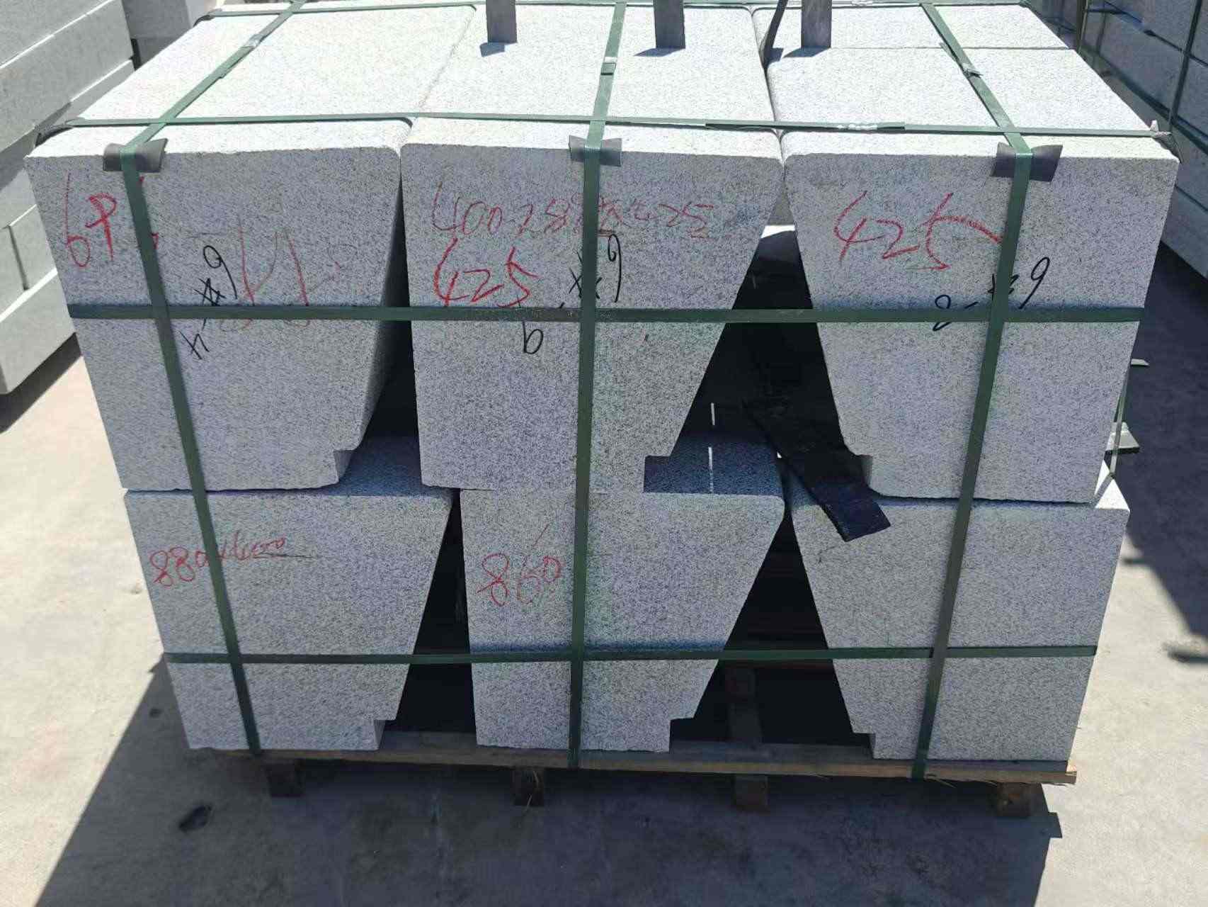 驻马店 芝麻白异形坐凳，石凳