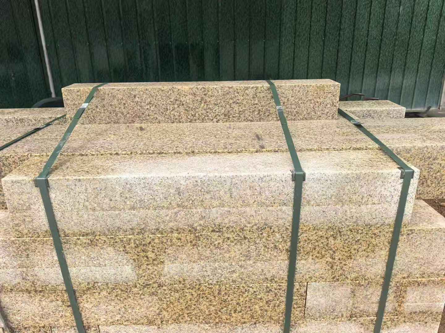 驻马店 黄金麻花岗岩石材机切面栏杆料半成品