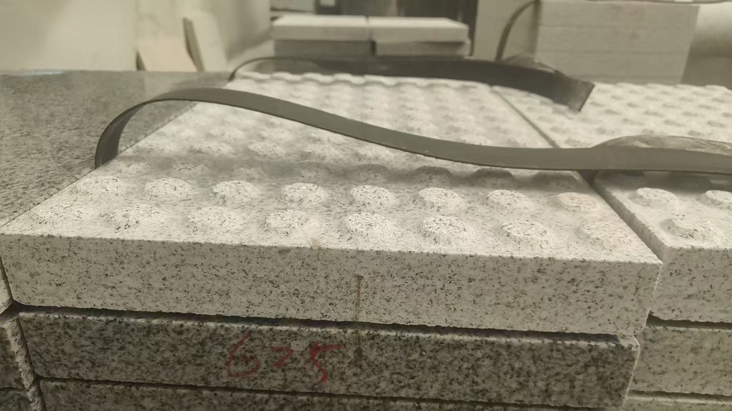 驻马店 芝麻白花岗岩6.0公分荔枝面五轴加工雕刻盲点