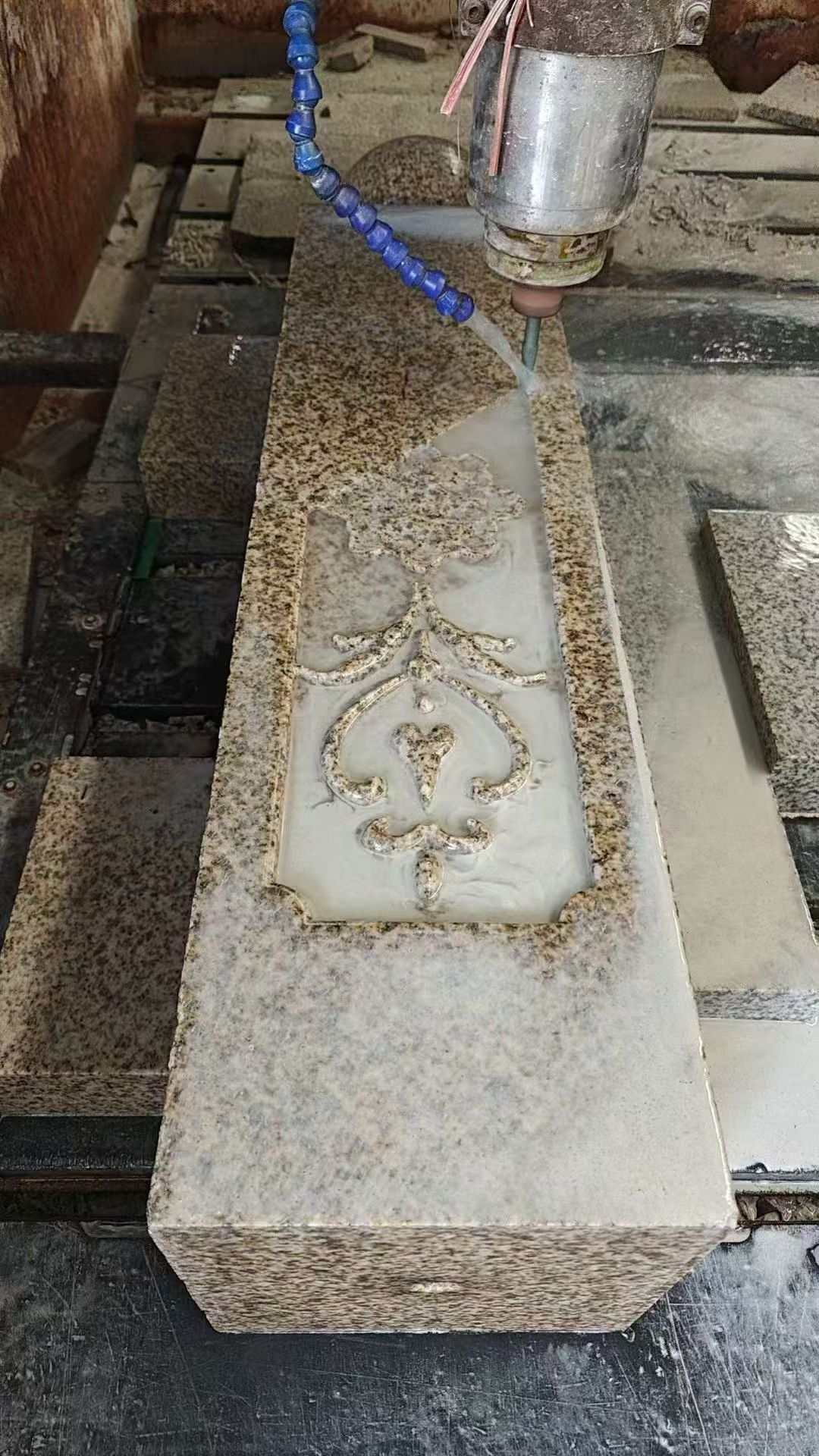 驻马店 黄金麻花岗岩异形加工雕刻栏杆大柱