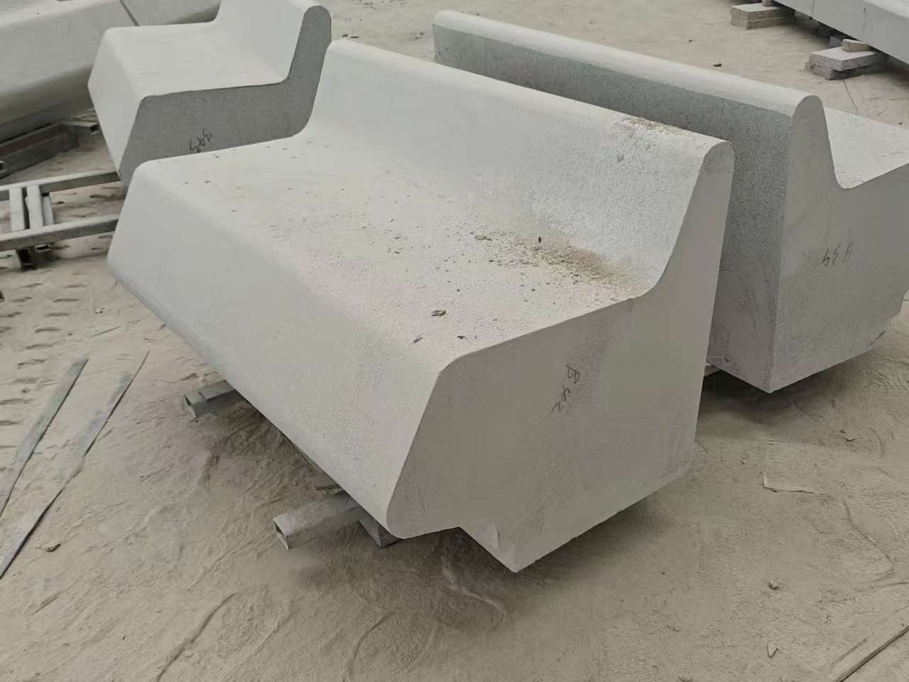 驻马店 芝麻白花岗岩异形坐凳，石凳