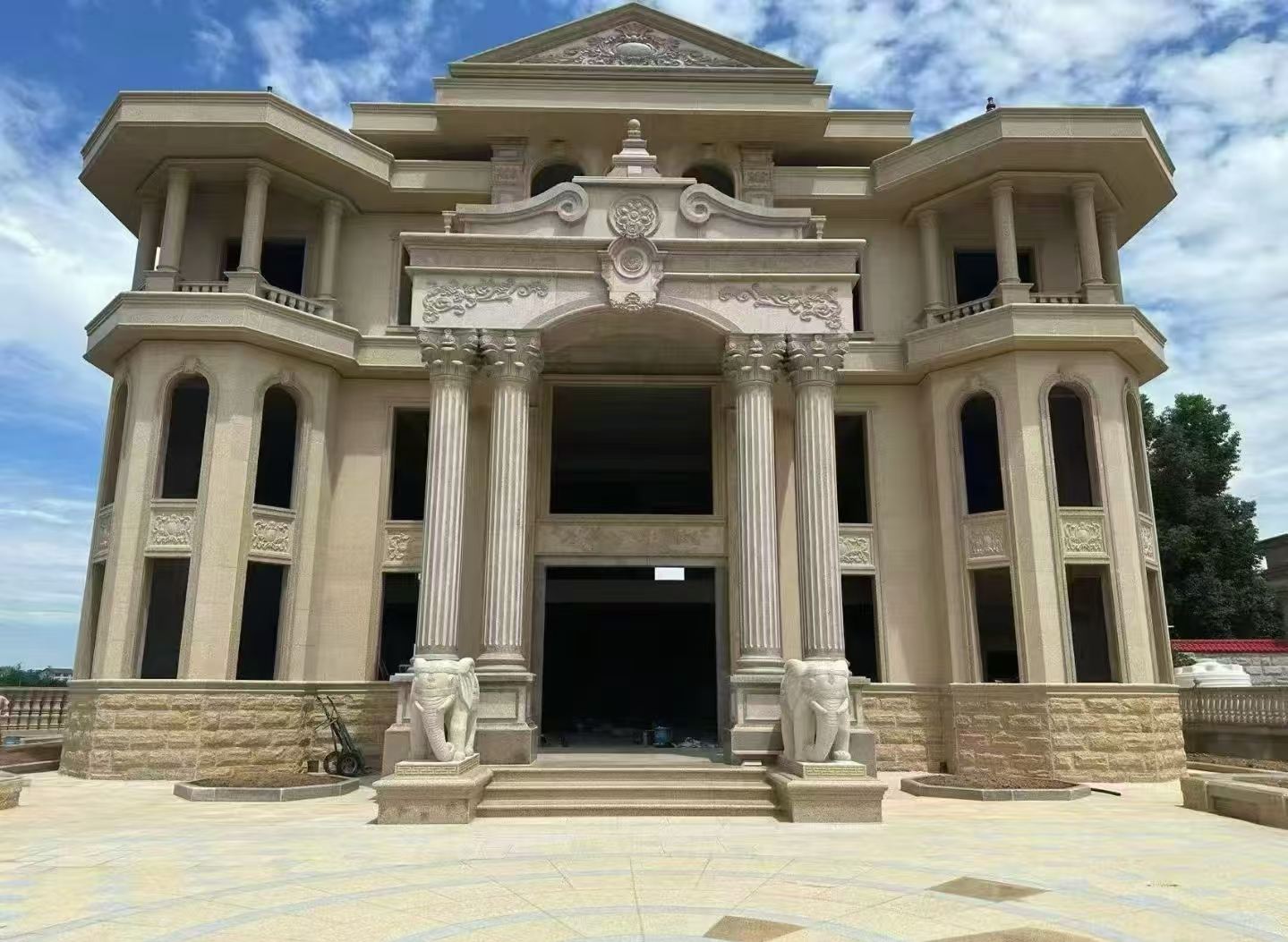 驻马店 黄金麻别墅外墙干挂，大柱，大象，蘑菇石，雕花板