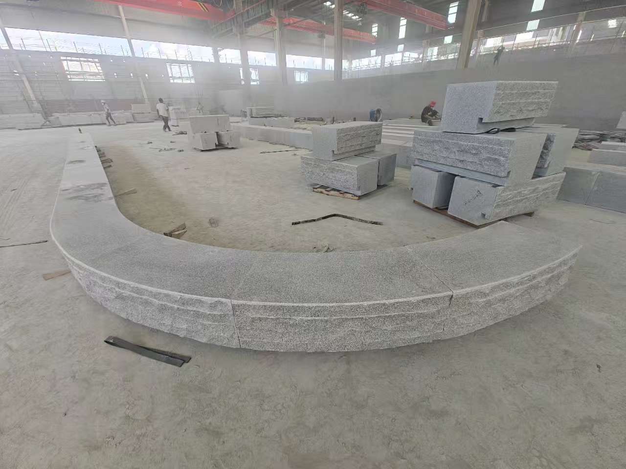 驻马店 芝麻白异形坐凳，自然面光面弧形加工