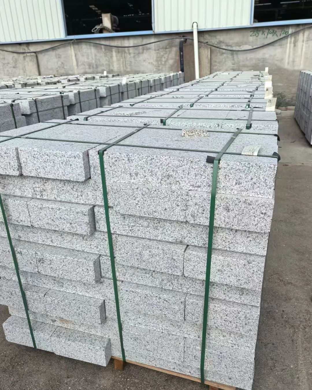 驻马店 白麻花岗岩路沿石，弧形路沿石，道牙石，马路牙子，界石，路缘石，平沿石，直岩石，平缘石等