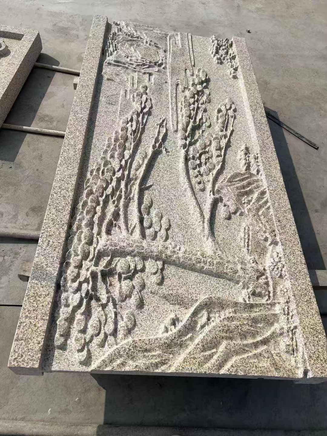 驻马店 黄金麻雕刻板浮雕迎客松