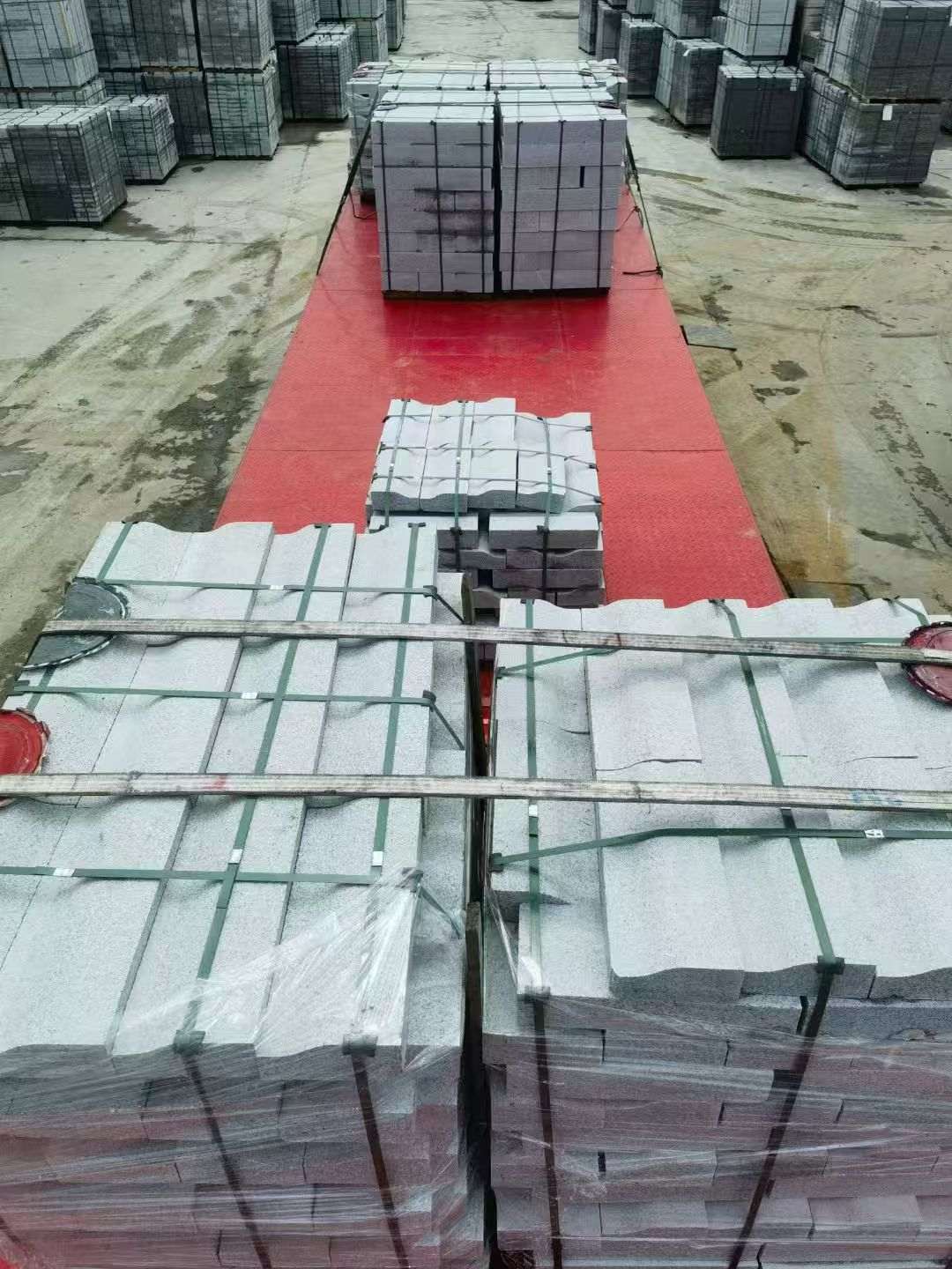 驻马店 芝麻白仿形加直形路沿石出货日常