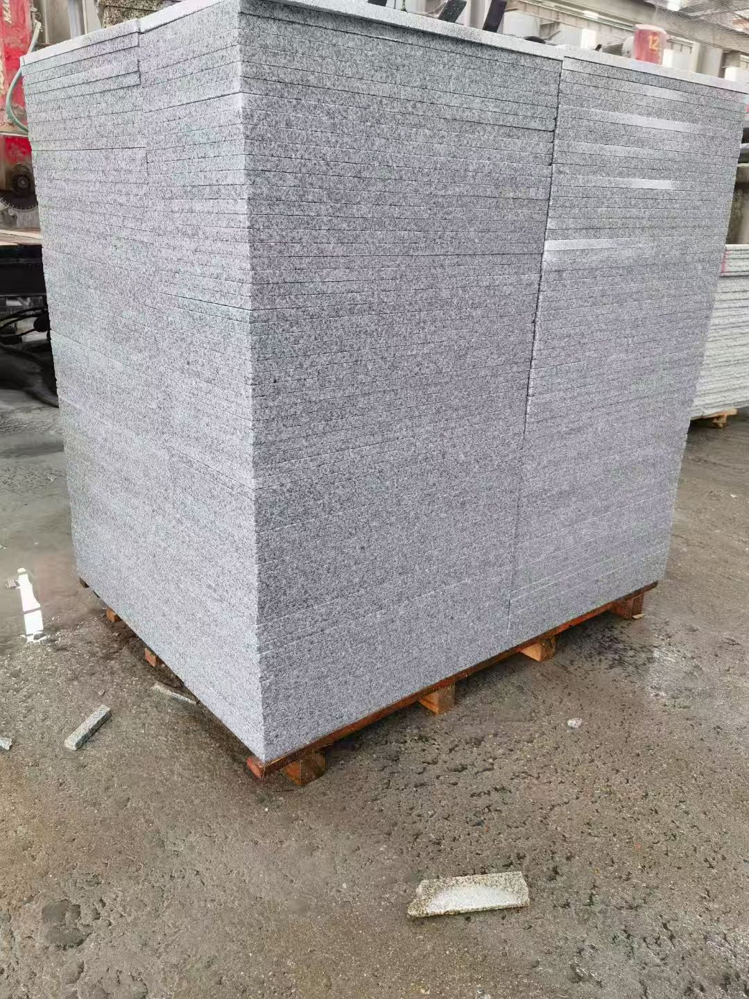 驻马店 芝麻白火烧面1.8厚300*600地铺石，尺寸标准，厚薄均匀