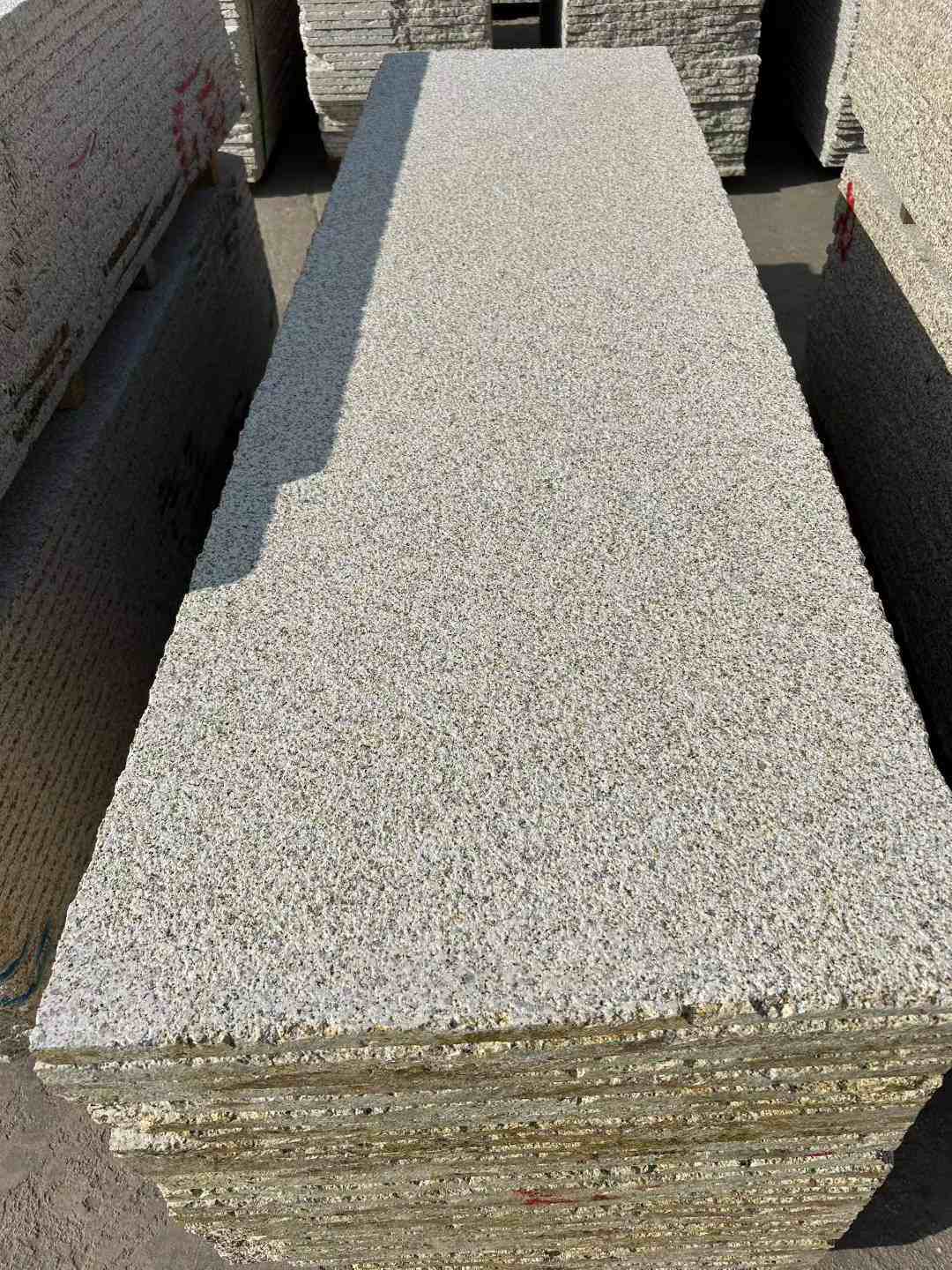 驻马店 黄金麻花岗岩荔枝面毛板，半成品