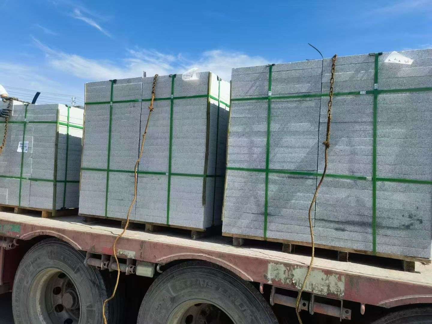 驻马店 芝麻白花岗岩地铺石装车日常