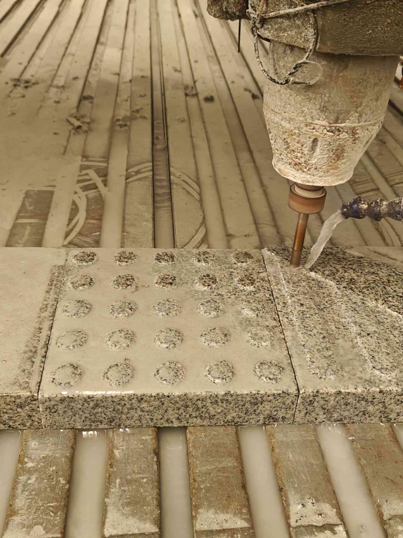 驻马店 芝麻白花岗岩石材盲人石、盲道石、盲点石