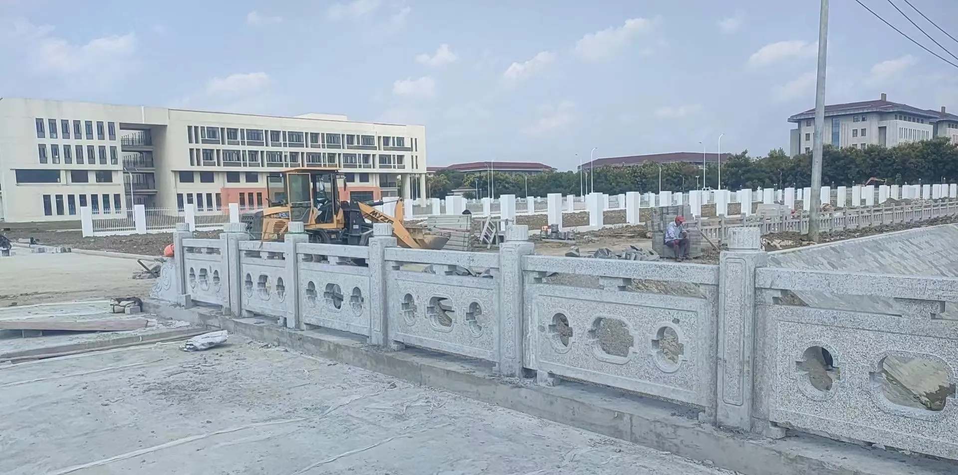 驻马店 白麻花岗岩荔枝面河道栏杆