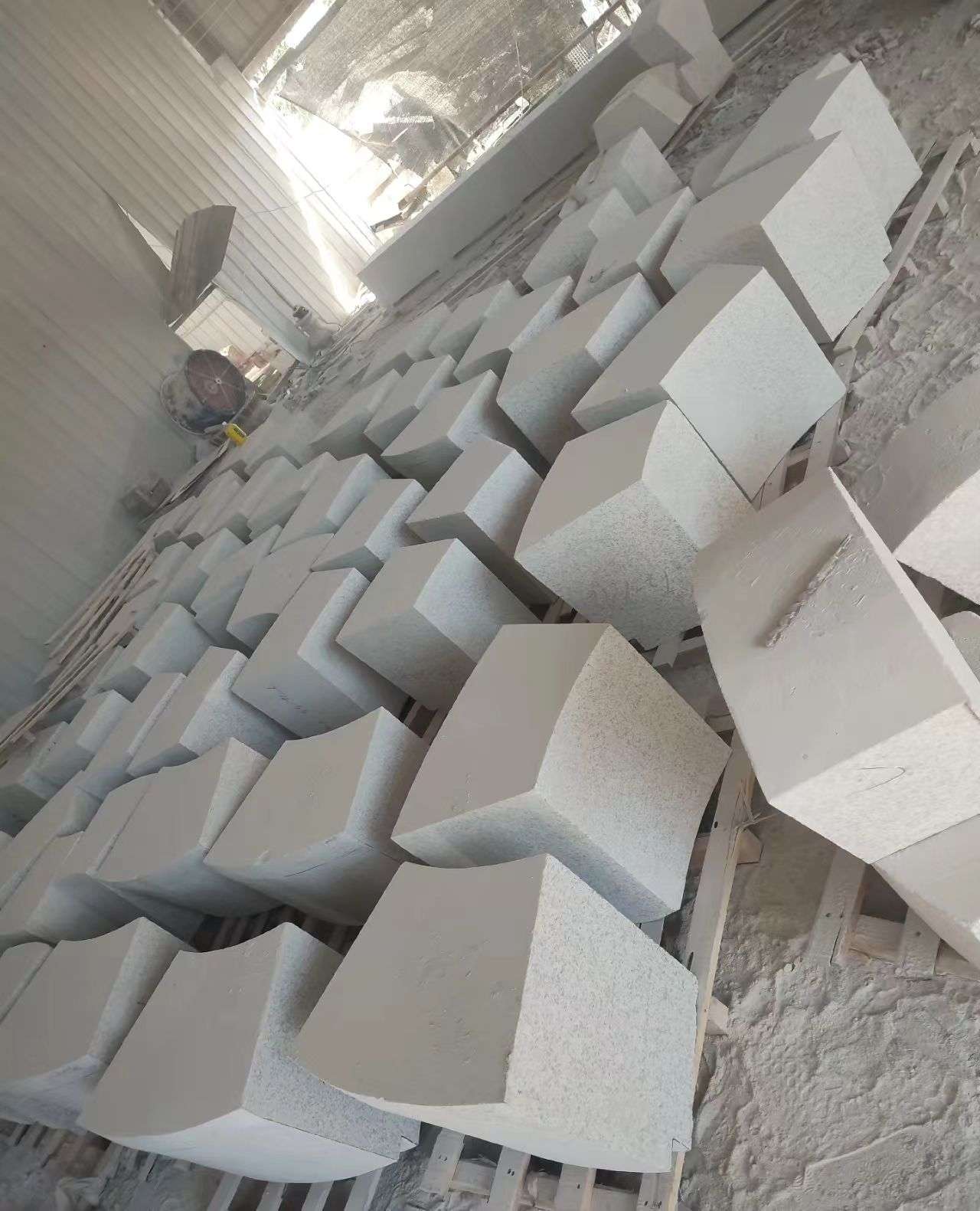 驻马店 白麻花岗岩异形坐凳