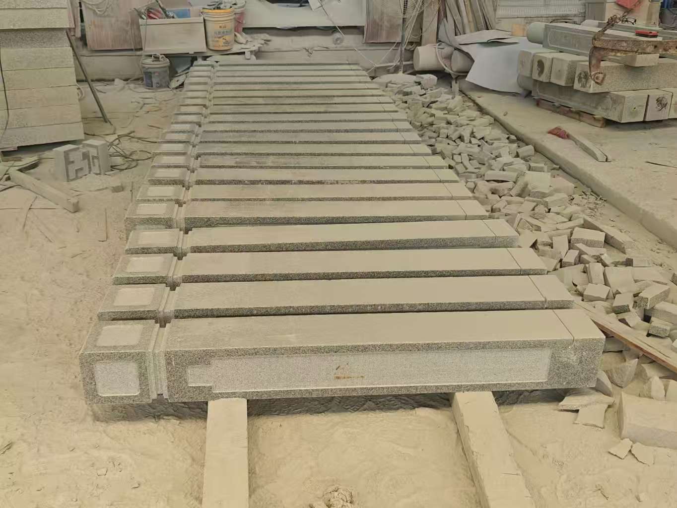 驻马店 芝麻白异形加工雕刻-栏杆大柱，方柱