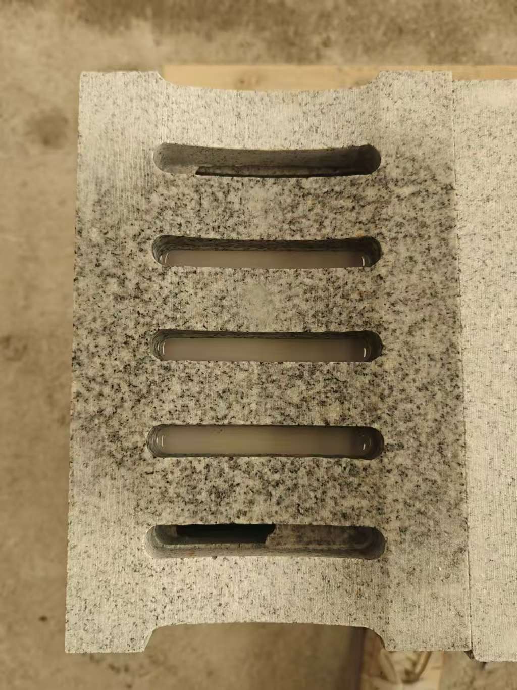 驻马店 芝麻白拉丝面花岗岩U型开槽排水槽