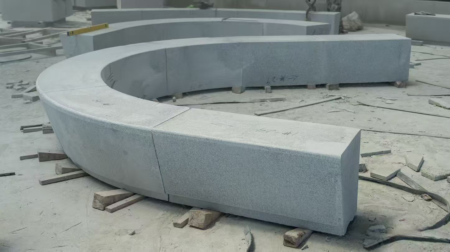 驻马店 芝麻白花岗岩光面弧形坐凳